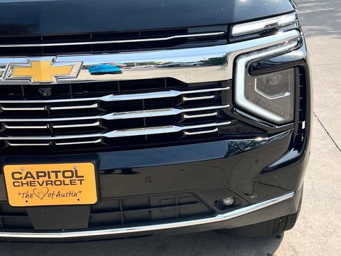 Used 2025 Chevrolet Suburban Premier w/ Sun And Tow Package AWD/4WD image 7