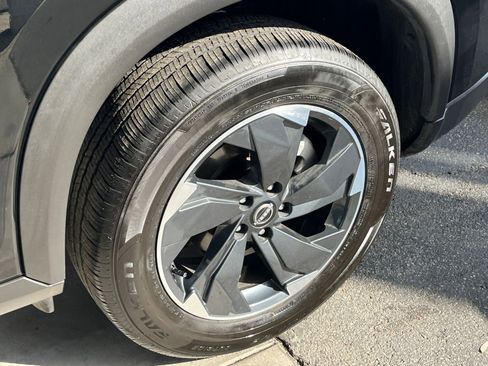 Used 2025 Nissan Rogue SV image 31