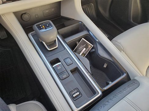 Certified 2025 Nissan Pathfinder SL image 26