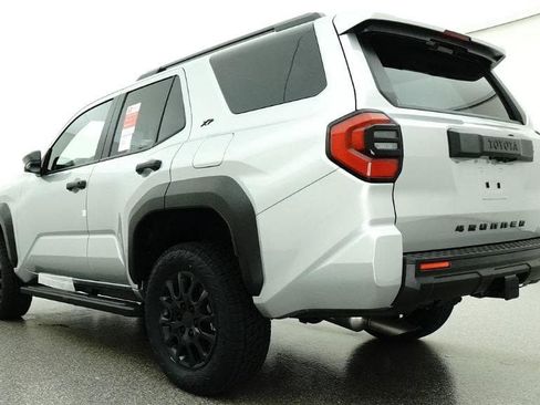Used 2026 Toyota 4Runner SR5 RWD image 21