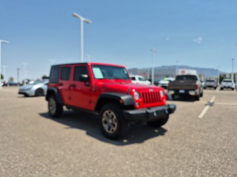 Used 2018 Jeep Wrangler Unlimited Rubicon w/ Connectivity Group AWD/4WD image 7