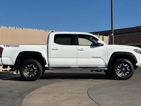 Used 2020 Toyota Tacoma TRD Off-Road w/ Technology Package AWD/4WD image 3