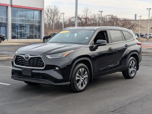 Certified 2023 Toyota Highlander XLE image 4