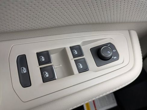 New 2026 Volkswagen Atlas SE FWD image 27