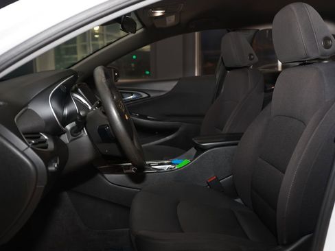 Used 2023 Chevrolet Malibu LT image 2