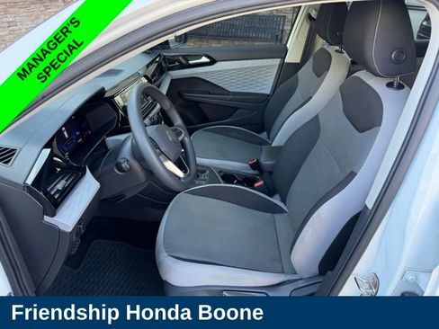 Used 2022 Volkswagen Taos S FWD image 15