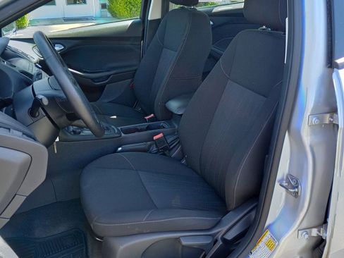 Used 2018 Ford Focus SE w/ Cold Weather Package FWD image 16