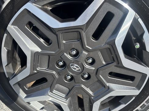 Used 2023 Hyundai Santa Fe Limited image 9