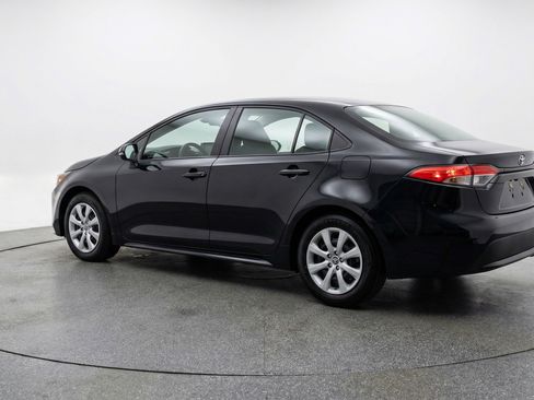 Used 2025 Toyota Corolla LE image 6