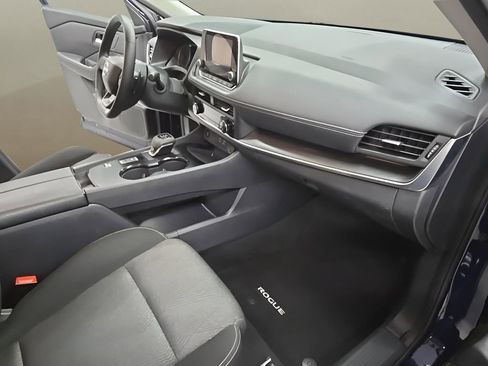Used 2025 Nissan Rogue SV image 18