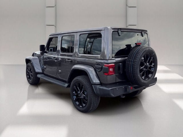 Used 2025 Jeep Wrangler Unlimited Sahara AWD/4WD image 3