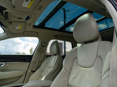 Used 2017 Volvo V90 T6 Cross Country image 17