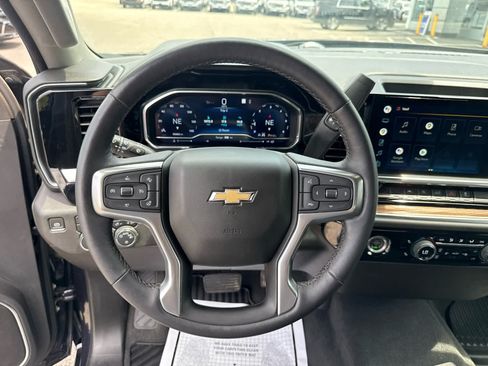 Used 2022 Chevrolet Silverado 1500 LT AWD/4WD image 14