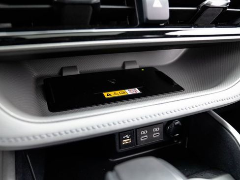 Used 2024 Toyota Highlander XLE image 27