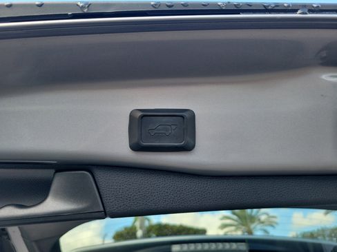 Used 2022 Toyota RAV4 XLE Premium image 11