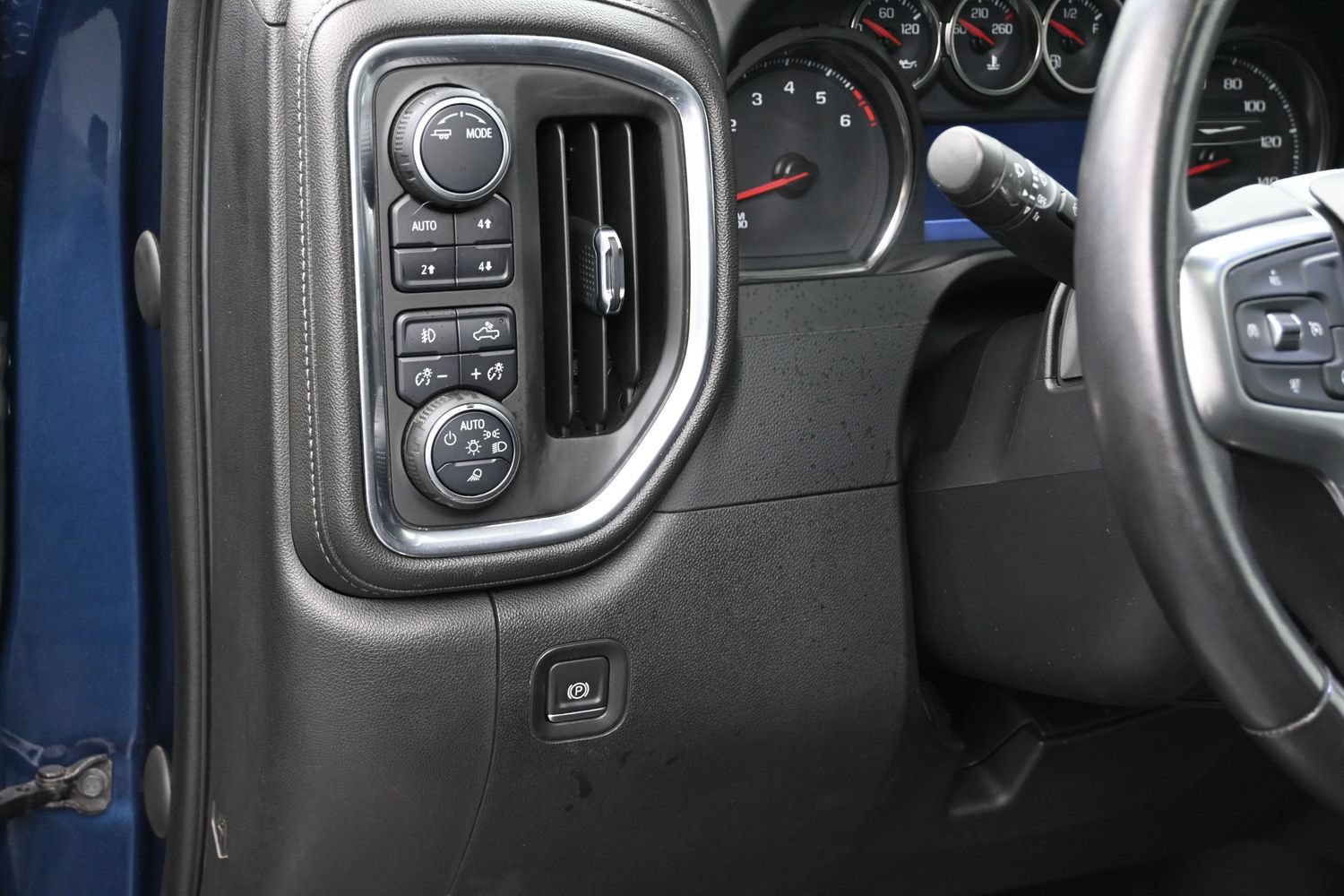 Used 2022 Chevrolet Silverado 1500 LT Trail Boss w/ Convenience Package II AWD/4WD image 23