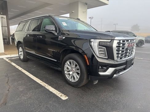 Used 2025 GMC Yukon XL Denali image 7