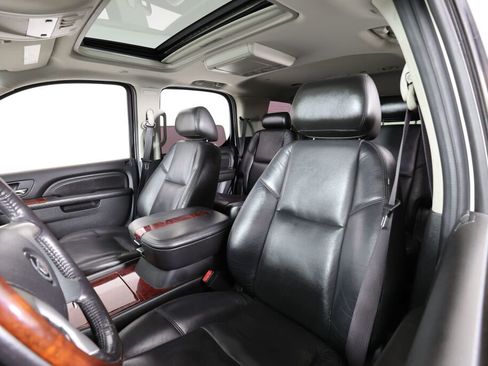 Used 2010 Cadillac Escalade Luxury AWD/4WD image 11