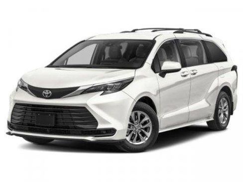 Certified 2025 Toyota Sienna LE image 1