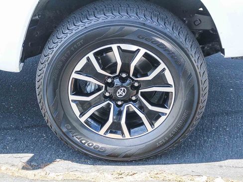 Certified 2022 Toyota Tacoma TRD Sport w/ TRD Premium Sport Package AWD/4WD image 15