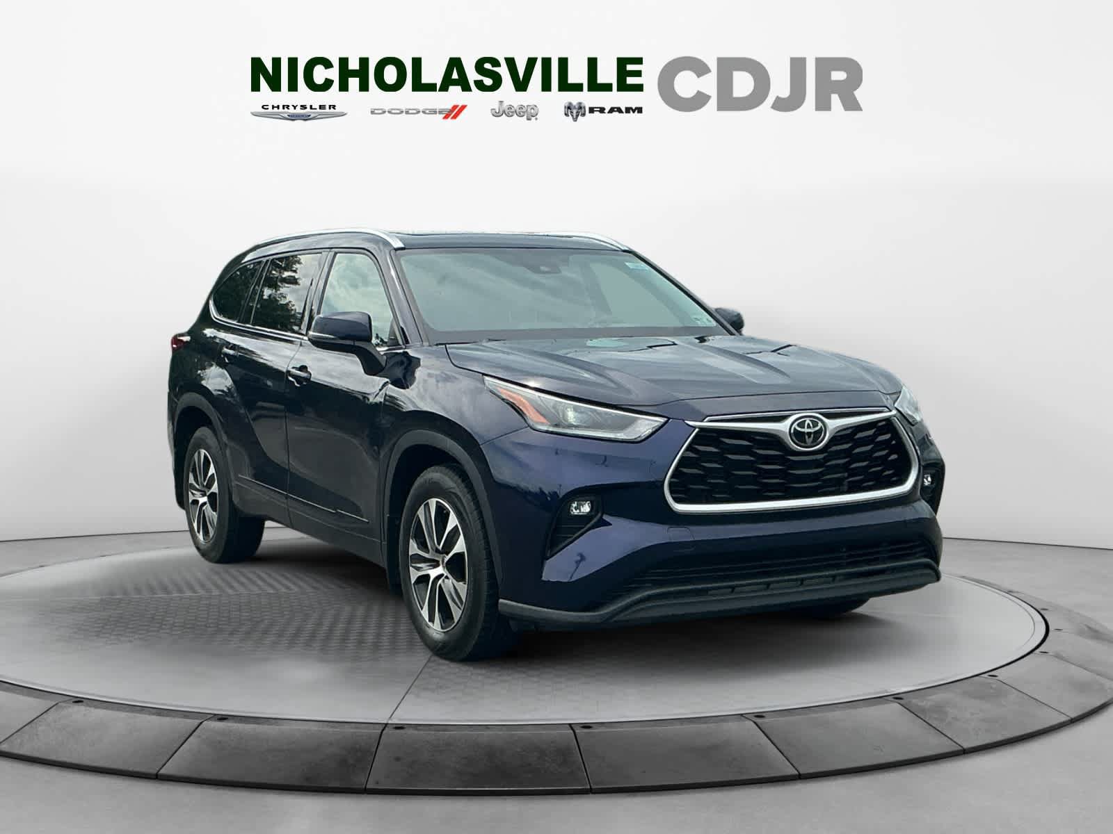 Used 2021 Toyota Highlander XLE AWD/4WD image 7