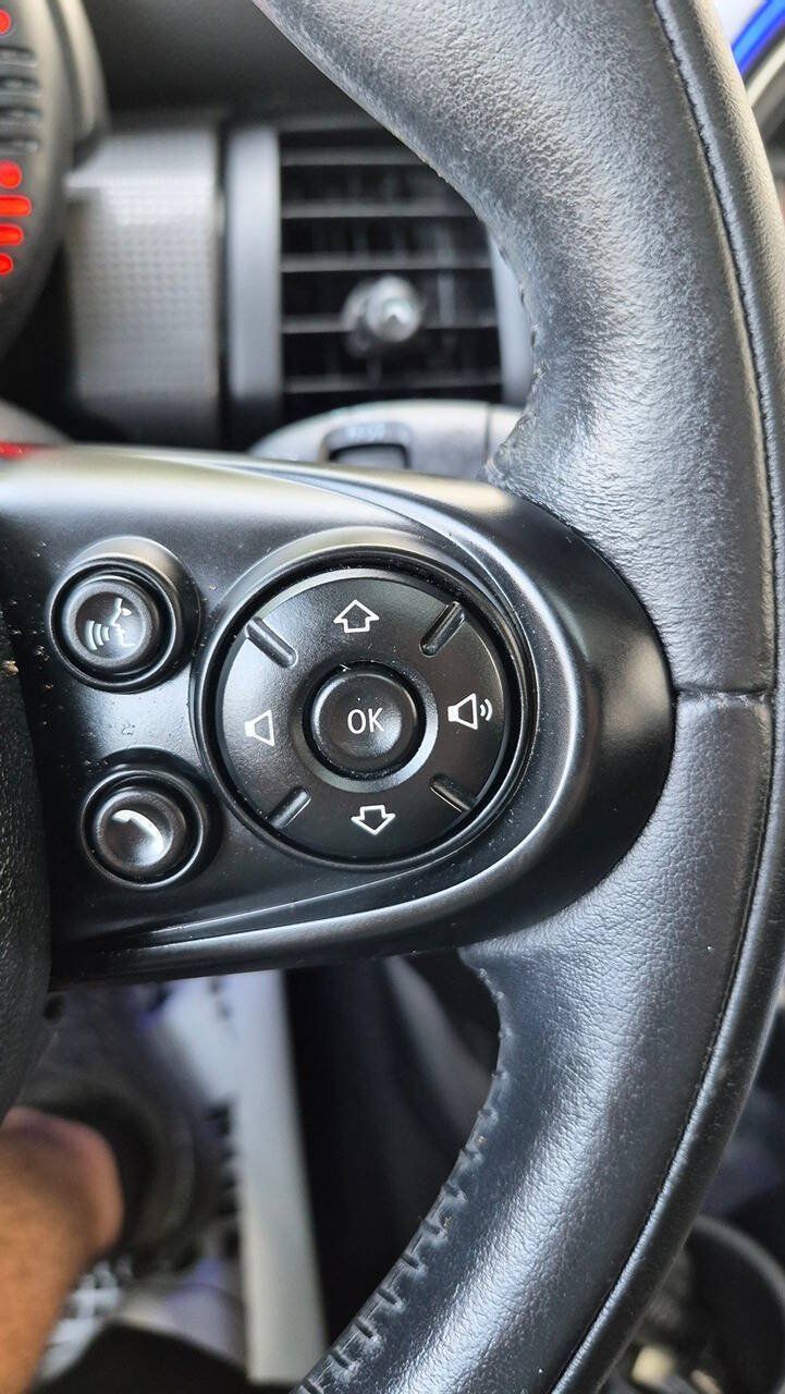 Used 2015 MINI Cooper 4-Door Hardtop FWD image 29