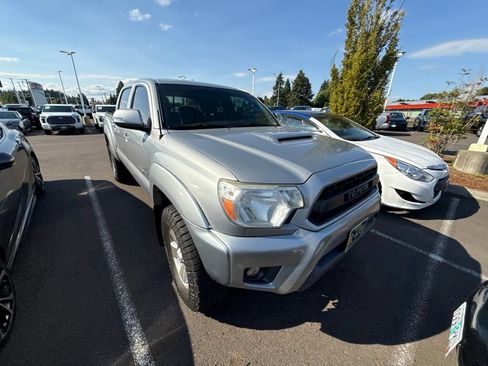 Used 2015 Toyota Tacoma 4x4 Double Cab w/ TRD Sport Package image 3