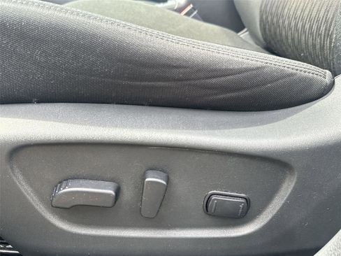 Used 2020 Nissan Rogue SV image 12