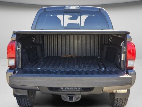 Used 2018 Toyota Tacoma TRD Sport w/ Technology Package AWD/4WD image 21