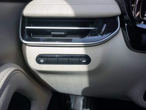 Used 2023 INFINITI QX60 Luxe w/ Cargo Package FWD image 4