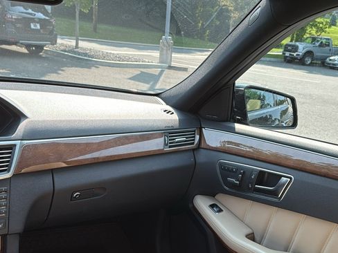 Used 2013 Mercedes-Benz E 350 4MATIC Sedan image 24