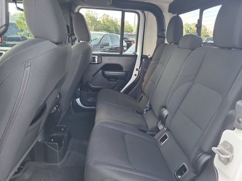 Certified 2022 Jeep Gladiator Sport AWD/4WD image 12