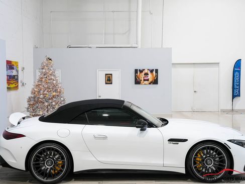 Used 2022 Mercedes-Benz SL 55 AMG 4MATIC w/ Driver Assistance Package image 25