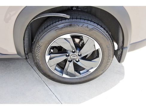 Used 2024 Nissan Rogue SV FWD image 9