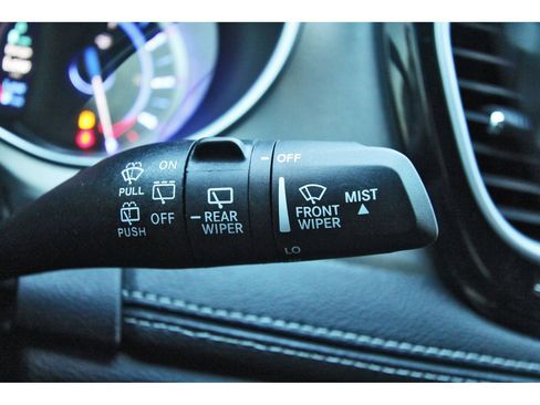 Used 2024 Chrysler Pacifica Premium image 23