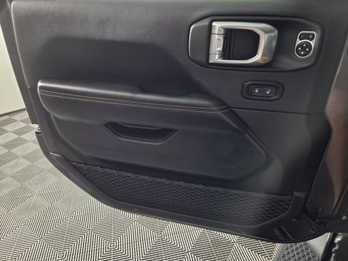 Used 2025 Jeep Wrangler Unlimited Sahara AWD/4WD image 20