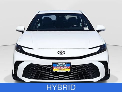 Used 2025 Toyota Camry SE FWD image 2