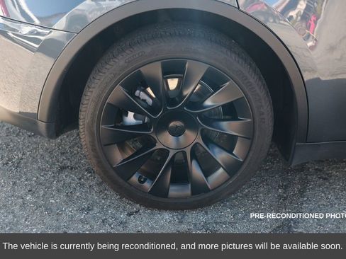 Used 2023 Tesla Model Y Long Range image 9