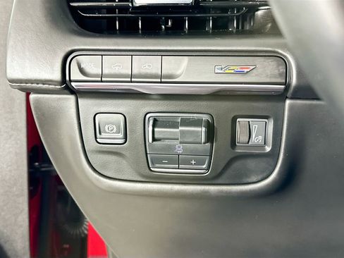 Used 2024 Cadillac Escalade ESV V w/ LPO, ONYX Package AWD/4WD image 10