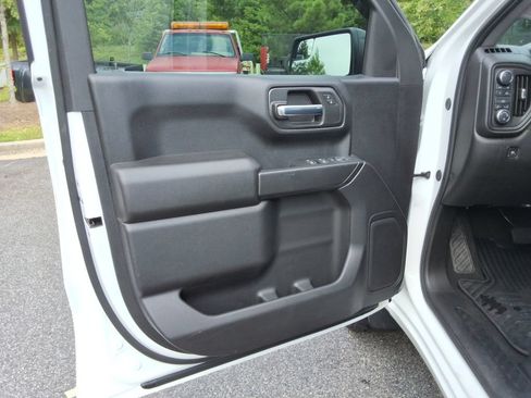 Certified 2024 Chevrolet Silverado 1500 Custom AWD/4WD image 21