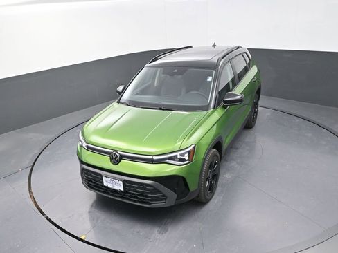 New 2026 Volkswagen Taos SE image 14
