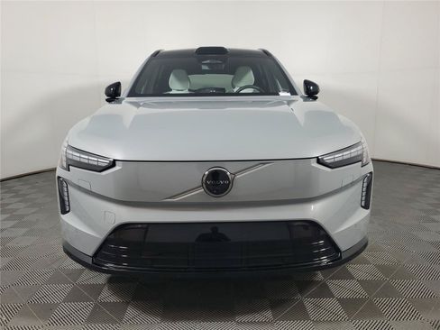 Certified 2025 Volvo EX90 Ultra AWD/4WD image 2