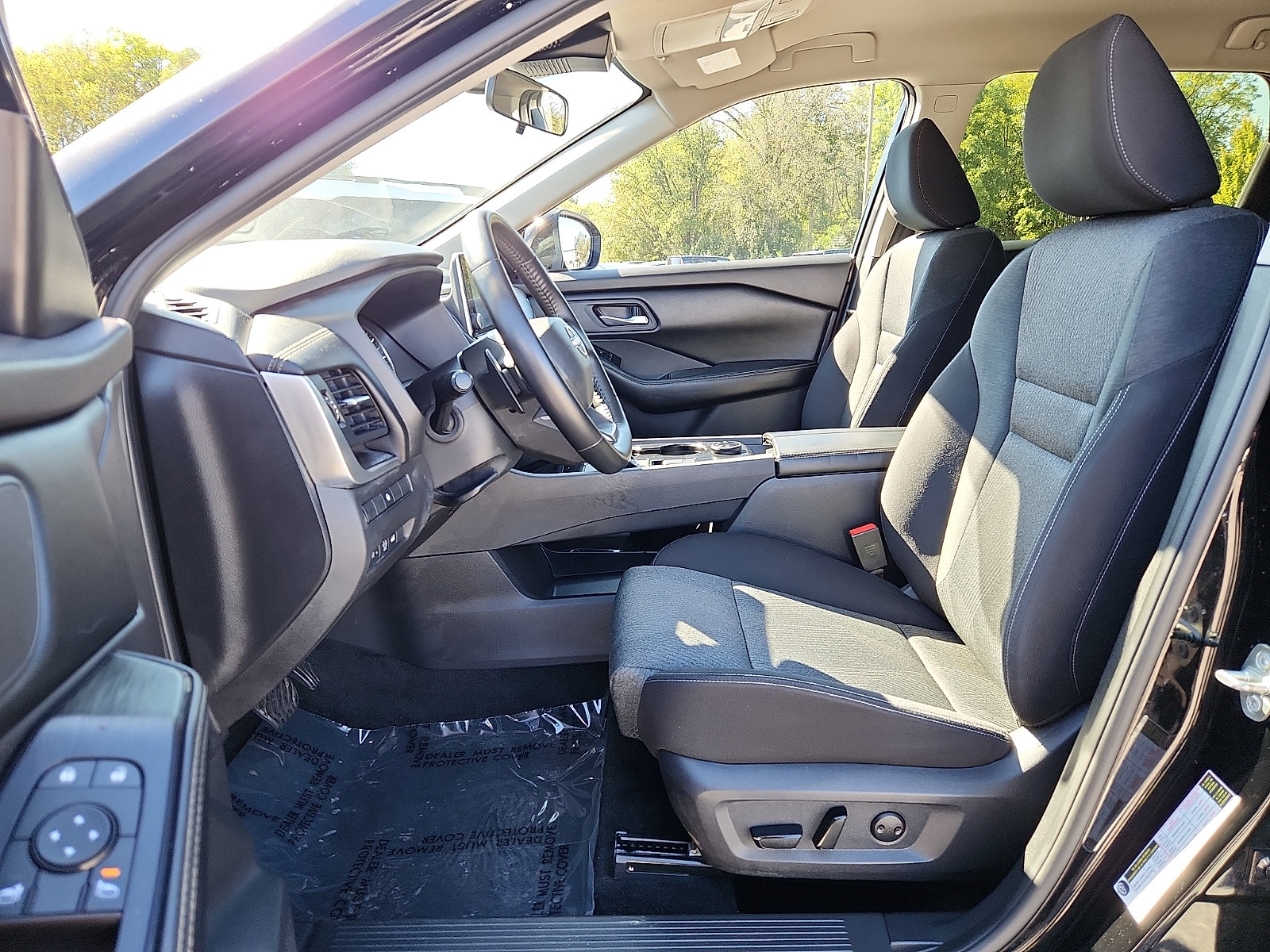 Used 2025 Nissan Rogue SV AWD/4WD image 13