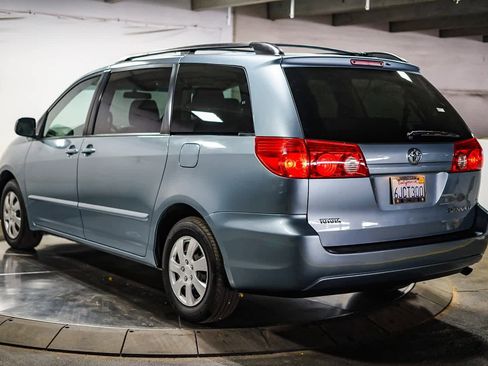 Used 2010 Toyota Sienna LE image 7