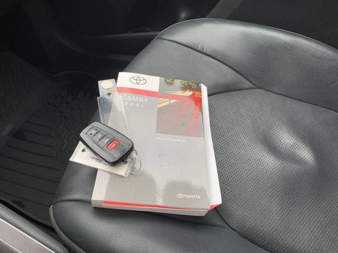 Used 2021 Toyota Camry XSE image 9