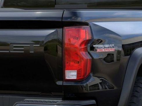 New 2026 Chevrolet Colorado Trail Boss w/ Off-Road Front Bumper Package AWD/4WD image 12