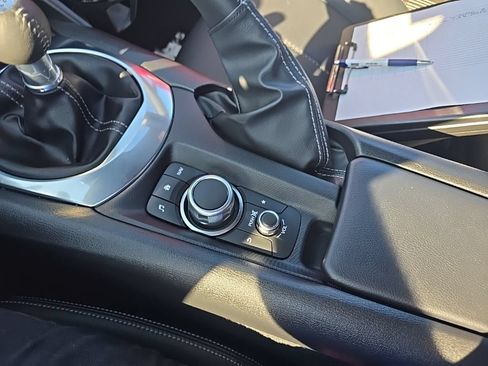 Used 2022 MAZDA MX-5 Miata RF Grand Touring RWD image 17