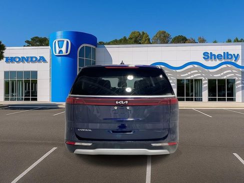 Used 2024 Kia Carnival LX FWD image 6