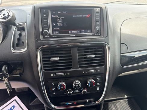 Used 2017 Dodge Grand Caravan SXT FWD image 21