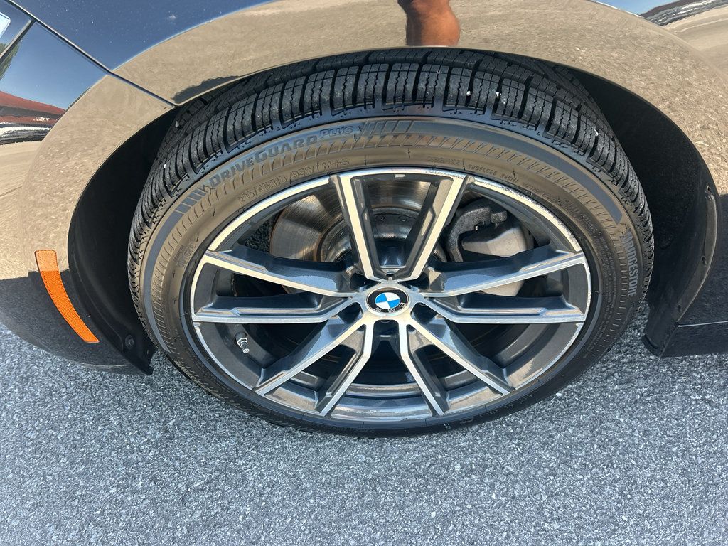 Used 2020 BMW 330i Sedan w/ Convenience Package RWD image 9